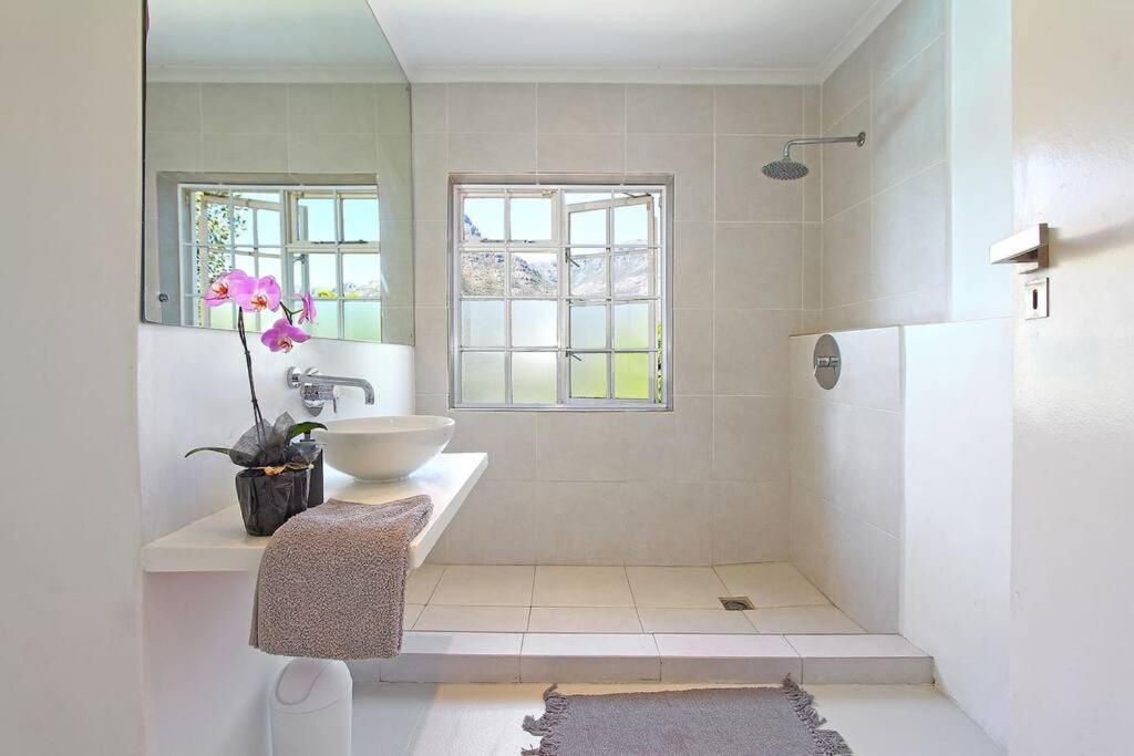 Villa Exclusive Getaway With Large Pool,fantastic Views Cape Town