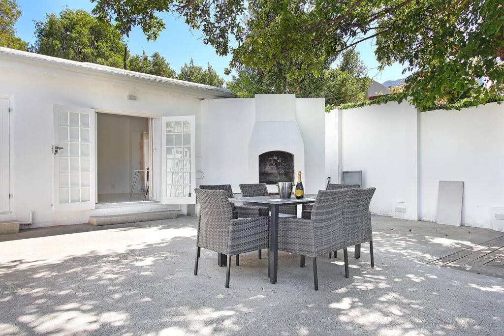 Exclusive Getaway With Large Pool,fantastic Views Villa