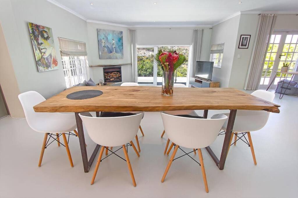 Exclusive Getaway With Large Pool,fantastic Views Villa Cape Town